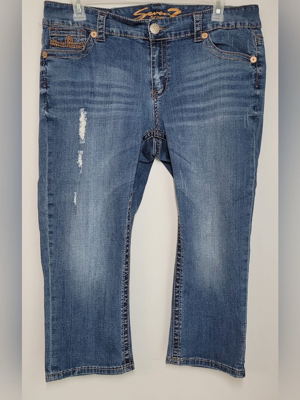 Seven7 Blue Jean Capri's with Light Distressing 20 Excellent Condition